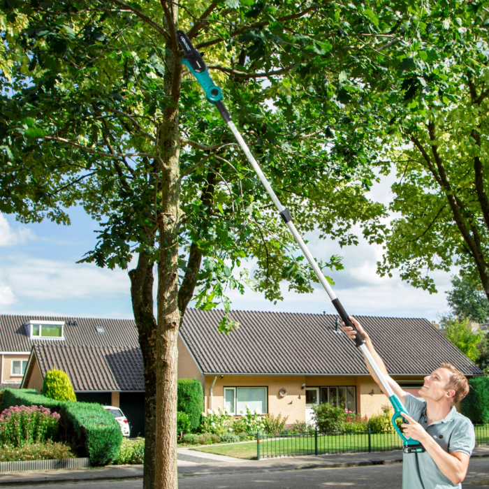 Telescopic chainsaw 20V – 2.0Ah - 200 up to 260 cm. | Incl. 2 batteries and quick charger